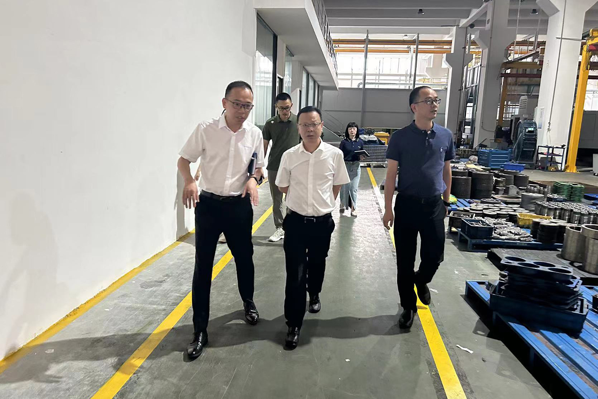 ???2023年8月4日平陽縣金縣長一行領(lǐng)導(dǎo)，蒞臨浙江恒齒傳動股份有限公司進行視察指導(dǎo)。